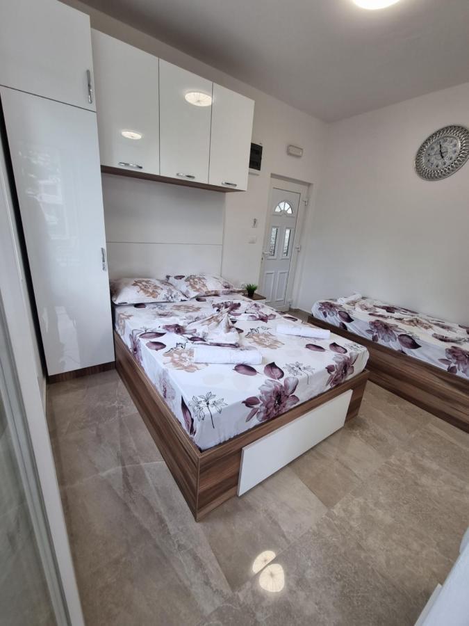 Ebra Lux Apartmani Dobra Voda Ngoại thất bức ảnh