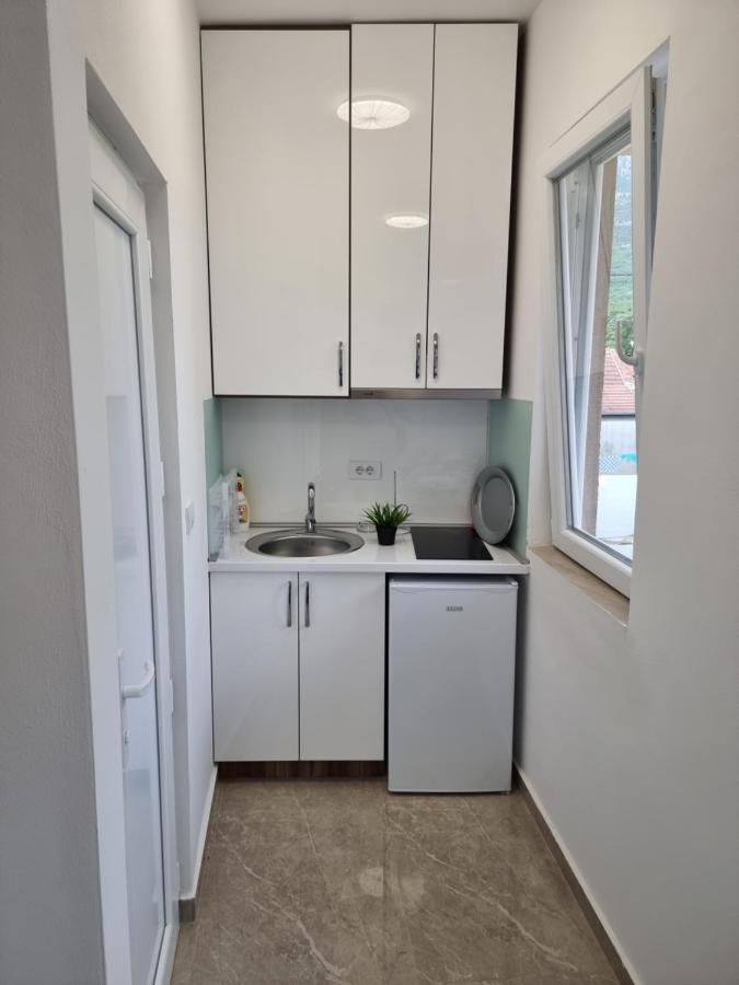 Ebra Lux Apartmani Dobra Voda Ngoại thất bức ảnh