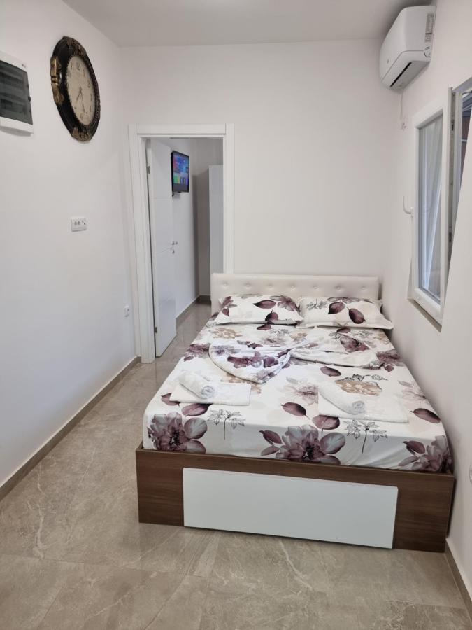 Ebra Lux Apartmani Dobra Voda Ngoại thất bức ảnh