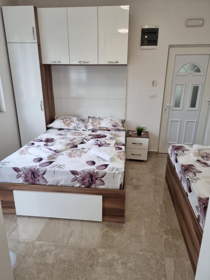 Ebra Lux Apartmani Dobra Voda Ngoại thất bức ảnh