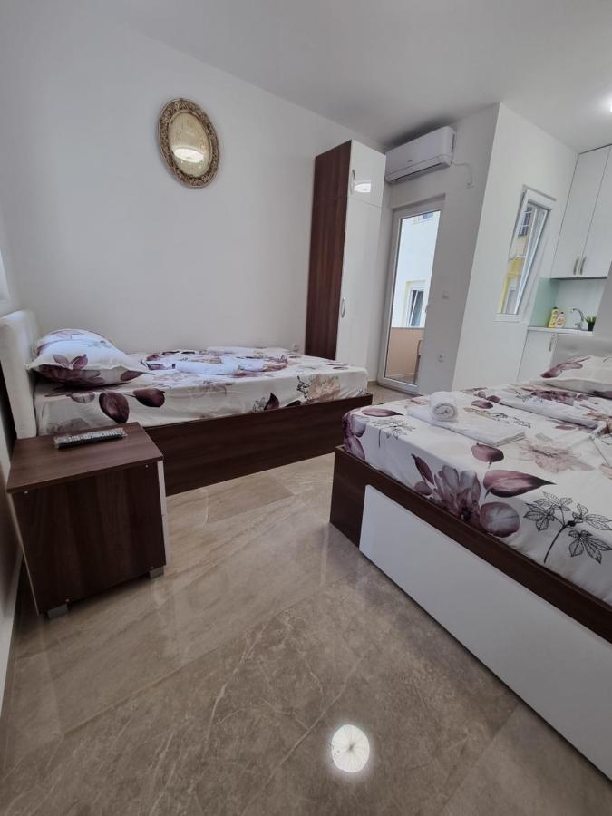 Ebra Lux Apartmani Dobra Voda Ngoại thất bức ảnh