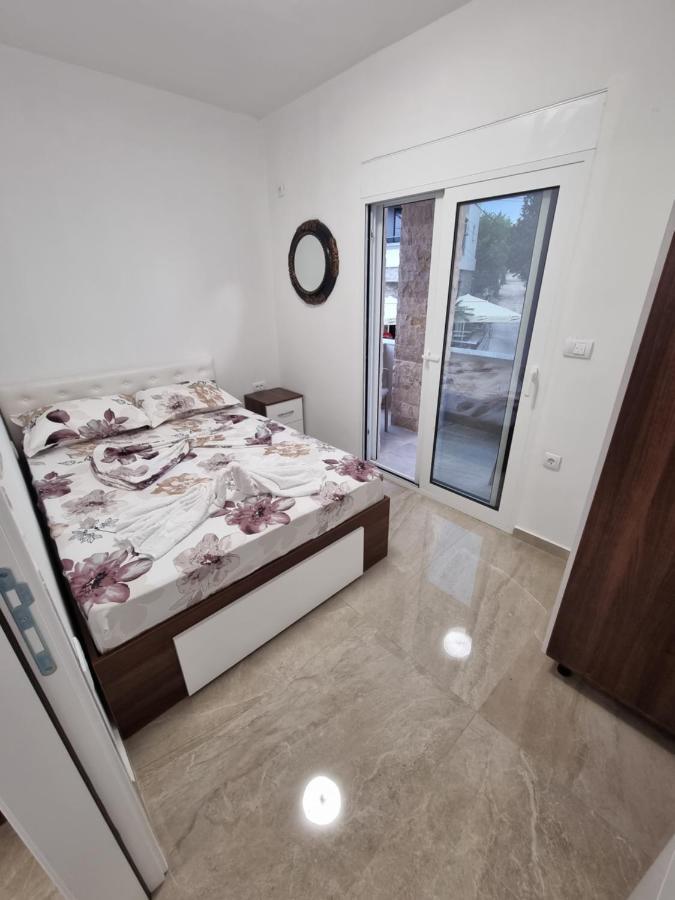 Ebra Lux Apartmani Dobra Voda Ngoại thất bức ảnh