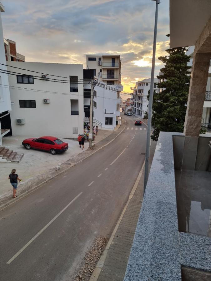 Ebra Lux Apartmani Dobra Voda Ngoại thất bức ảnh