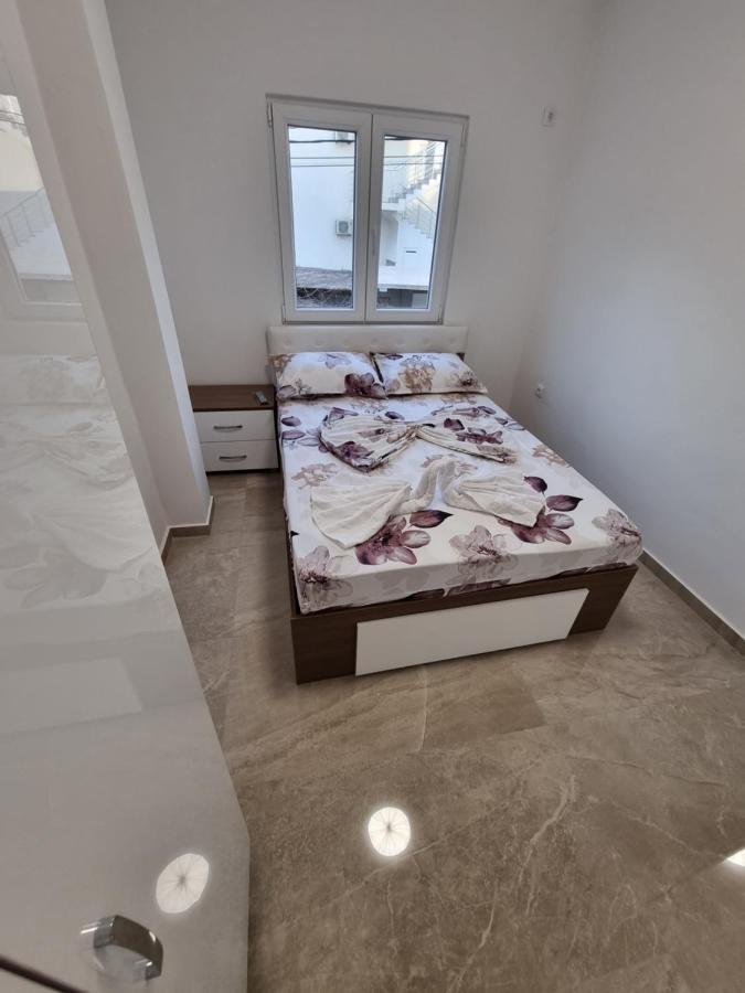 Ebra Lux Apartmani Dobra Voda Ngoại thất bức ảnh