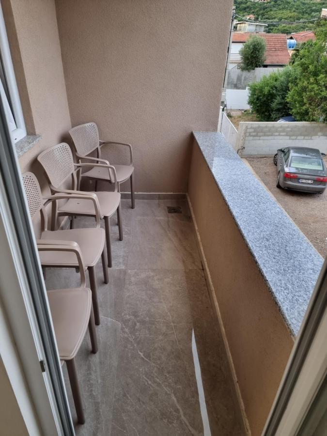 Ebra Lux Apartmani Dobra Voda Ngoại thất bức ảnh