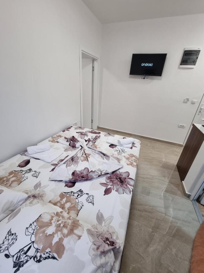 Ebra Lux Apartmani Dobra Voda Ngoại thất bức ảnh