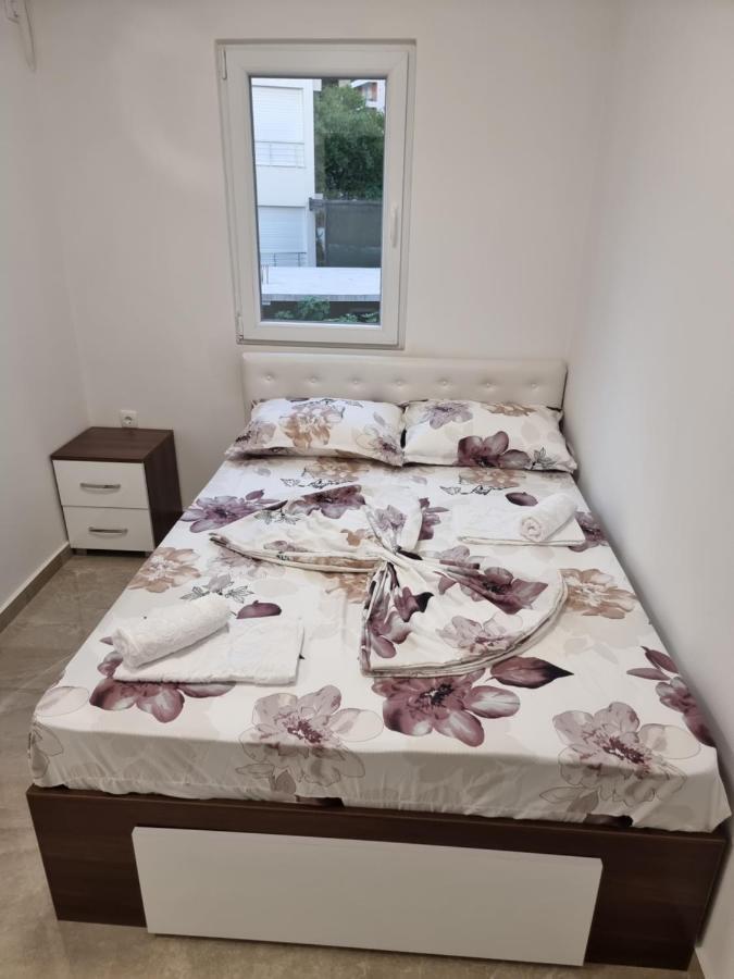Ebra Lux Apartmani Dobra Voda Ngoại thất bức ảnh