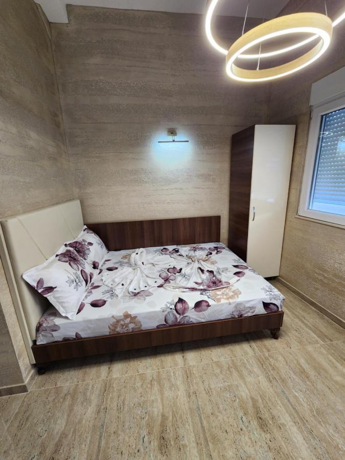 Ebra Lux Apartmani Dobra Voda Ngoại thất bức ảnh
