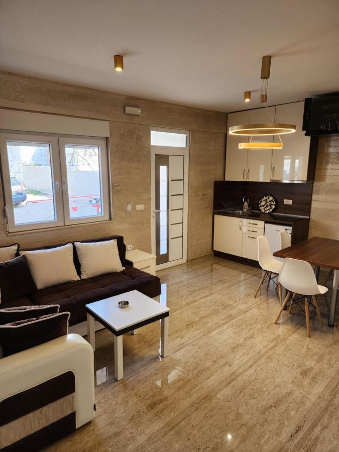 Ebra Lux Apartmani Dobra Voda Ngoại thất bức ảnh